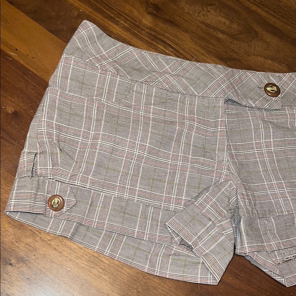 Tan and Crem Shorts Lightweight Casual - Picture 2 of 4